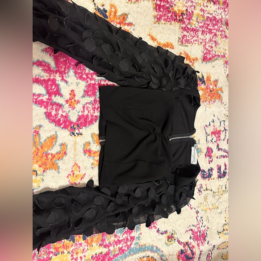 Black cropped pants store top